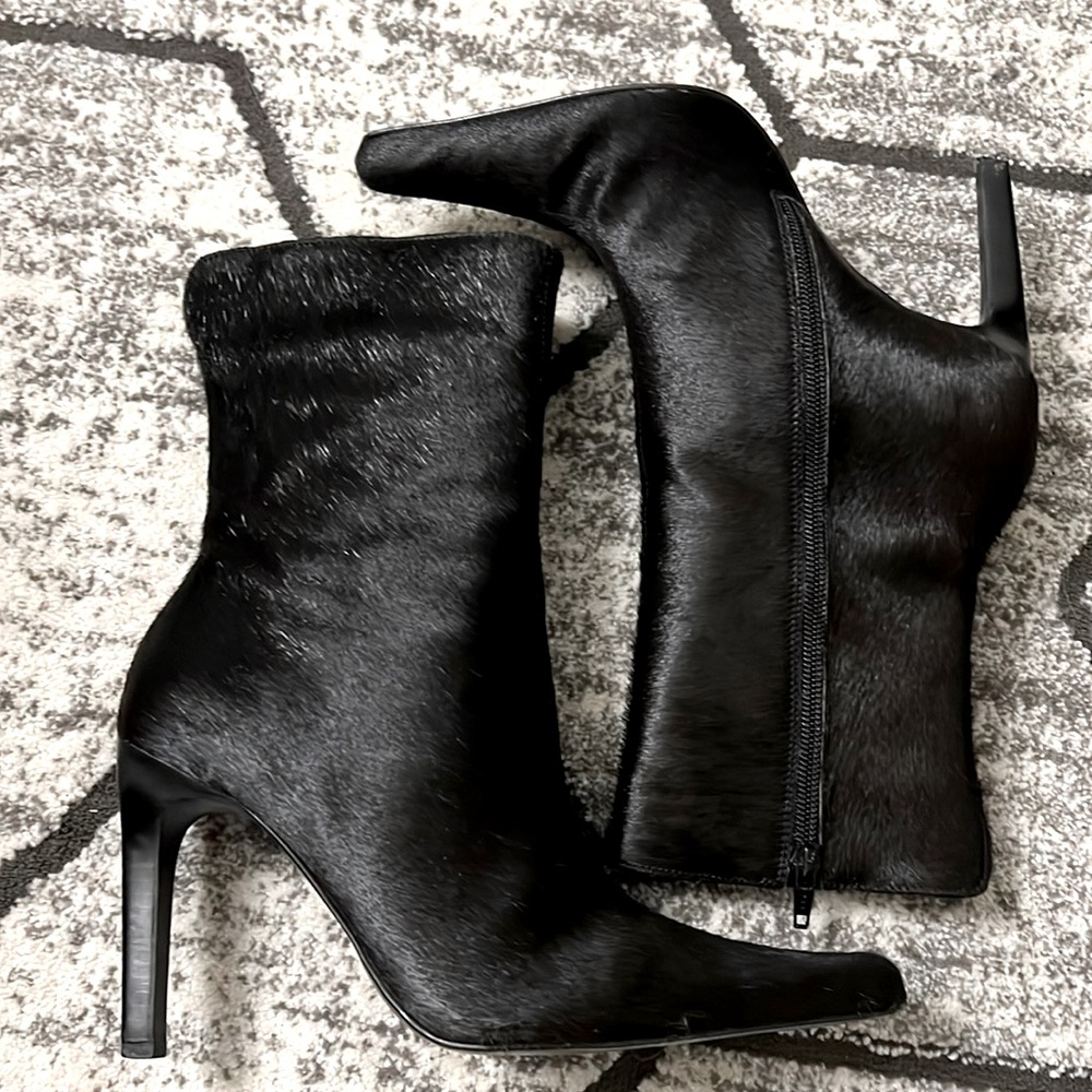 Studio TMLS Shiny black pony hair point toe booties